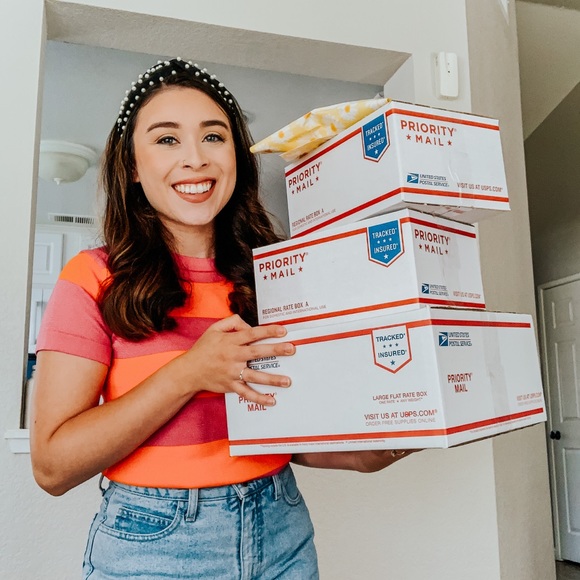 Instagram: @thatposhmom - Picture 6 of 10